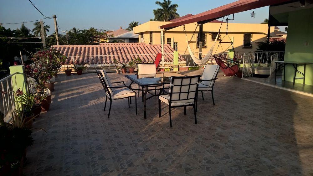 The Red Hut Inn Belize City Exterior photo
