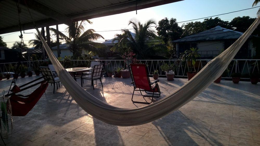 The Red Hut Inn Belize City Exterior photo