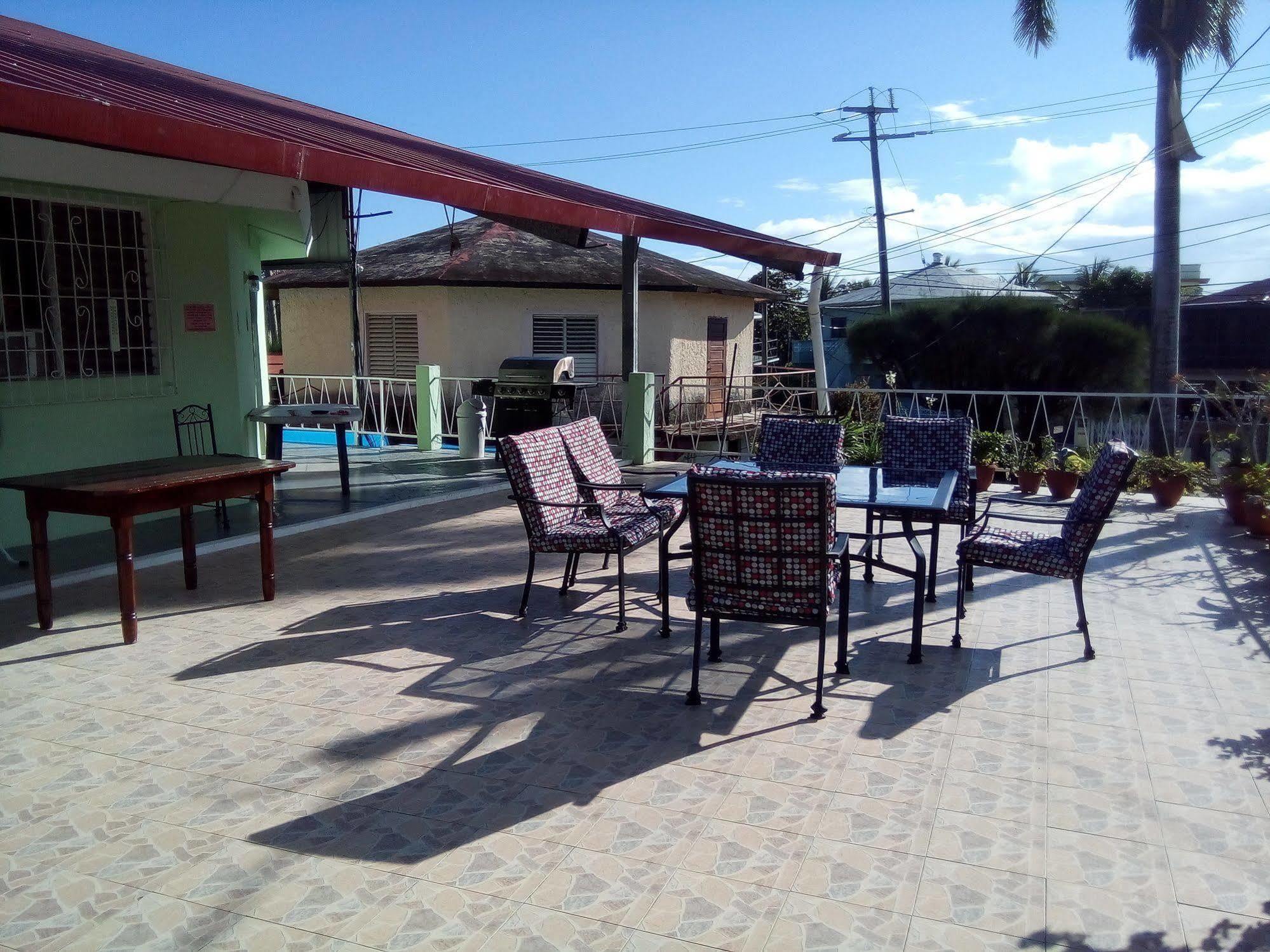 The Red Hut Inn Belize City Exterior photo
