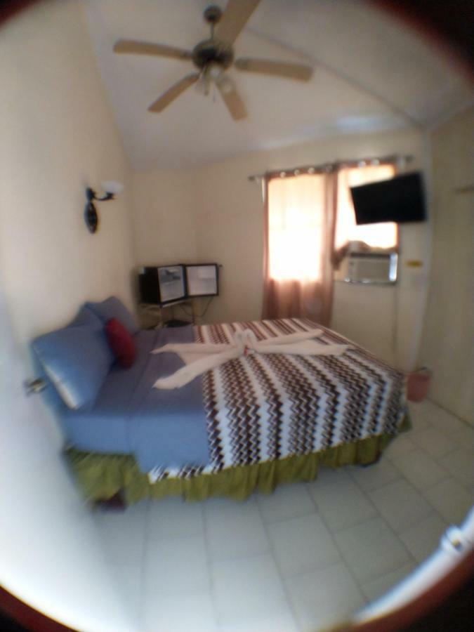 The Red Hut Inn Belize City Exterior photo