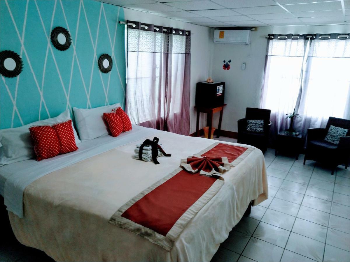 The Red Hut Inn Belize City Exterior photo
