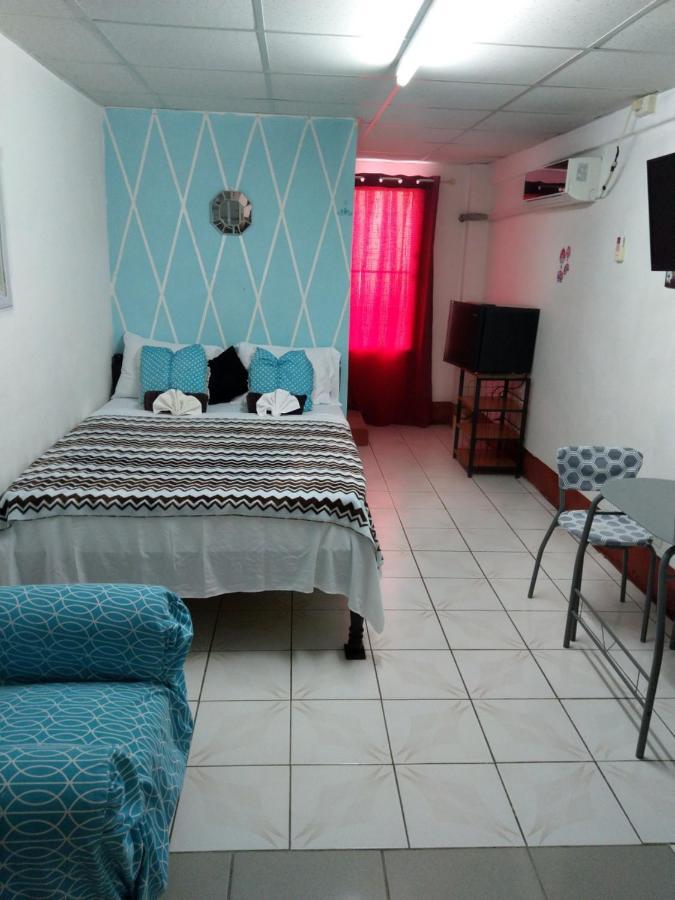 The Red Hut Inn Belize City Exterior photo